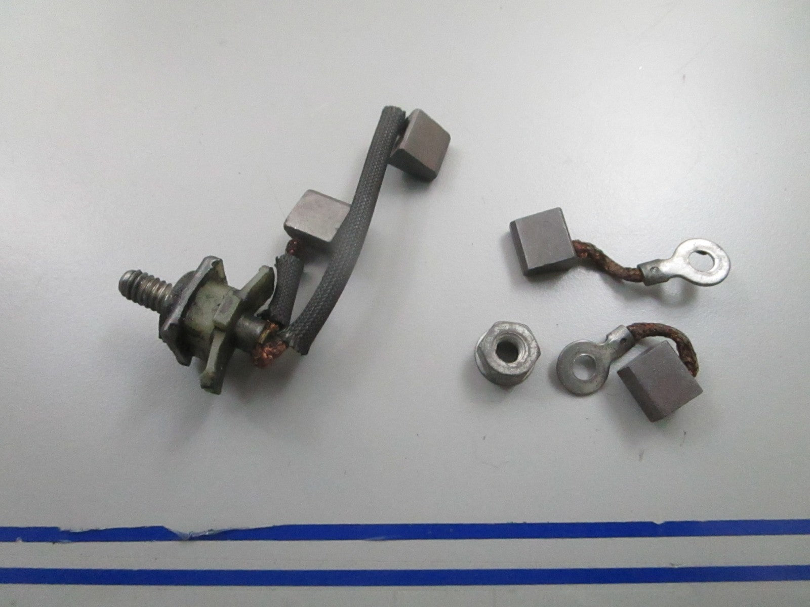 *NEW OEM* 0810 OMC Johnson Evinrude Brush Set 391750 0391750