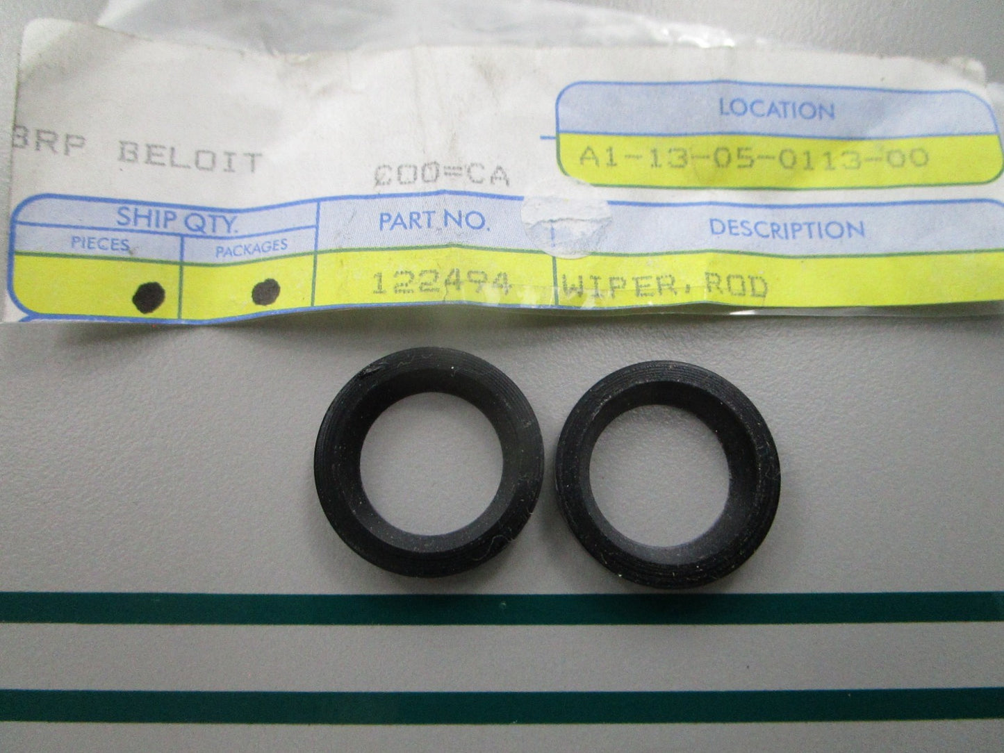 NEW OEM (LOT OF 2) 122494 0122494 OMC Johnson Evinrude Rod Wiper 0810