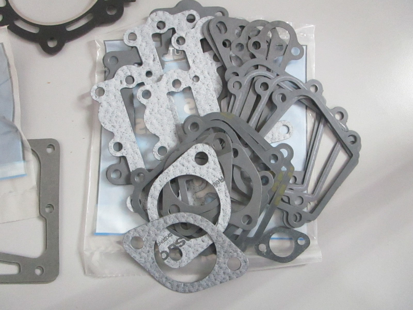 NEW OEM 27-809754A1 Mercury Quicksilver Gasket Set 0820