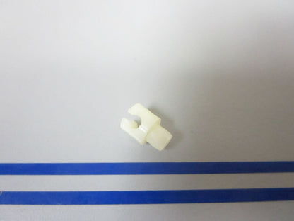 *NEW OEM* 0770 OMC Johnson Evinrude Retainer 313329 0313329