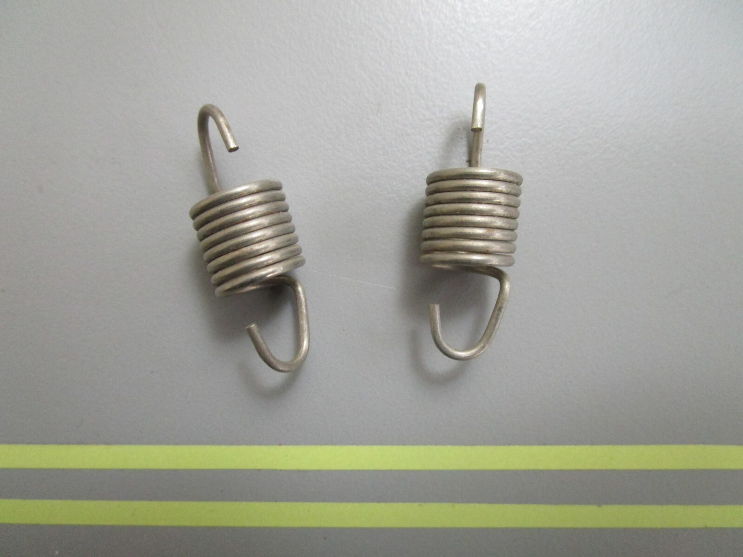 *NEW OEM* (LOT OF 2) 0810 OMC Johnson Evinrude Lock Spring 315176 0315176