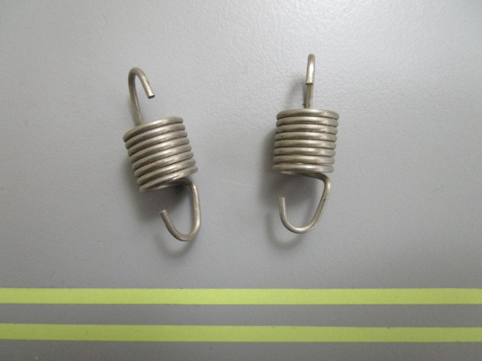 *NEW OEM* (LOT OF 2) 0810 OMC Johnson Evinrude Lock Spring 315176 0315176