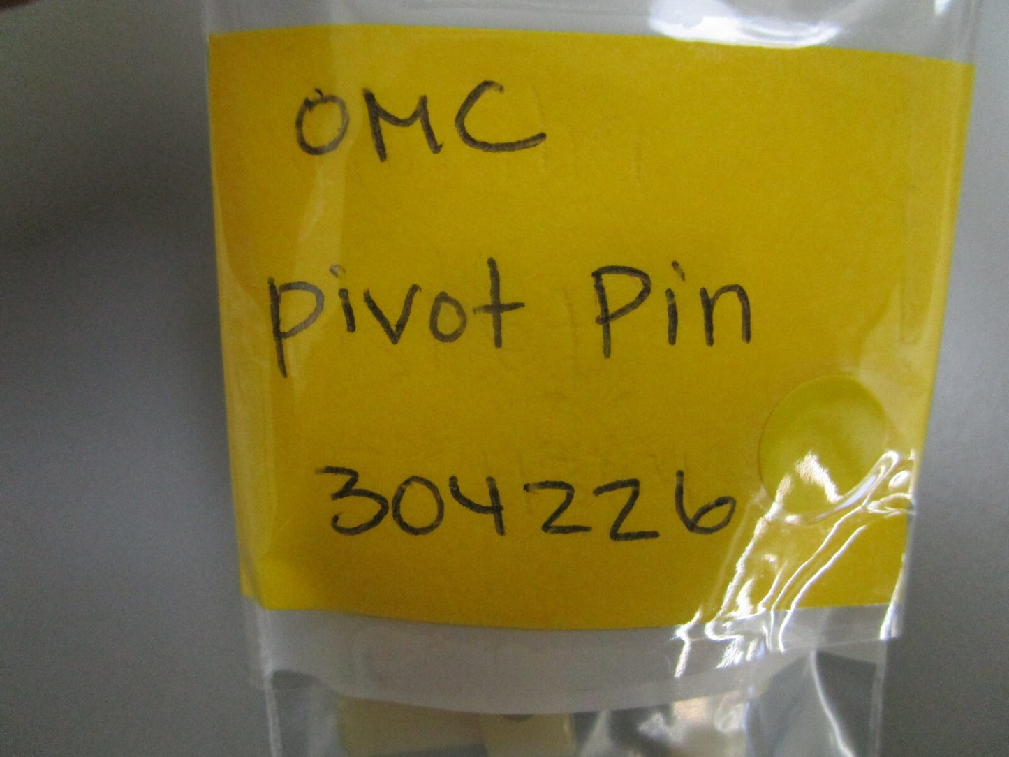 *NEW OEM* (LOT OF 4) 0750 OMC Johnson Evinruide PIVOT PIN 304226 0304226