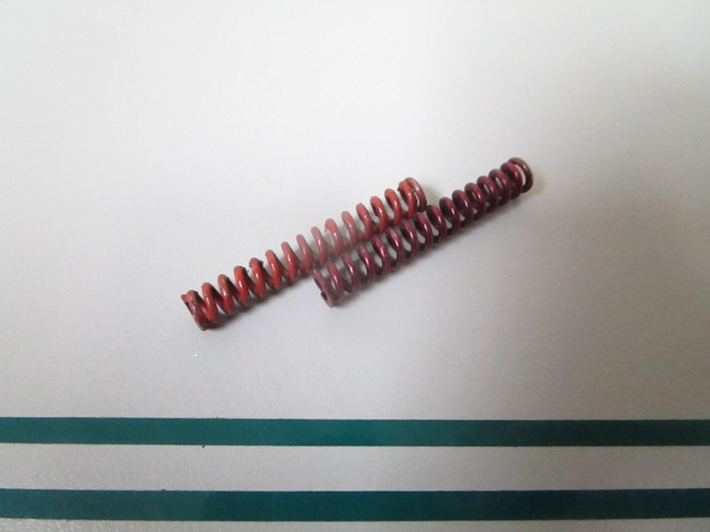 NEW OEM (LOT OF 2) 318576 0318576 OMC Johnson Evinrude Spring 0810