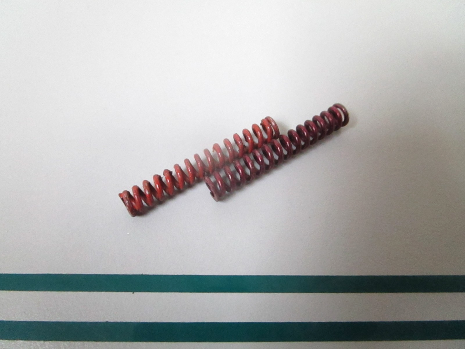 NEW OEM (LOT OF 2) 318576 0318576 OMC Johnson Evinrude Spring 0810
