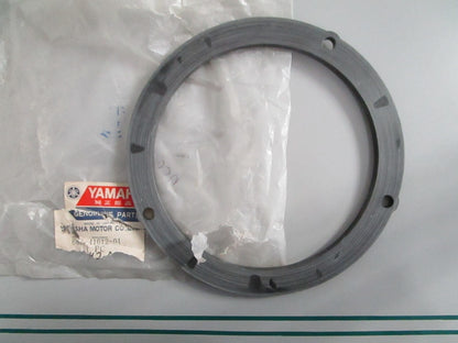 NEW OEM 663-41612-01-00 Yamaha Retainer 0820