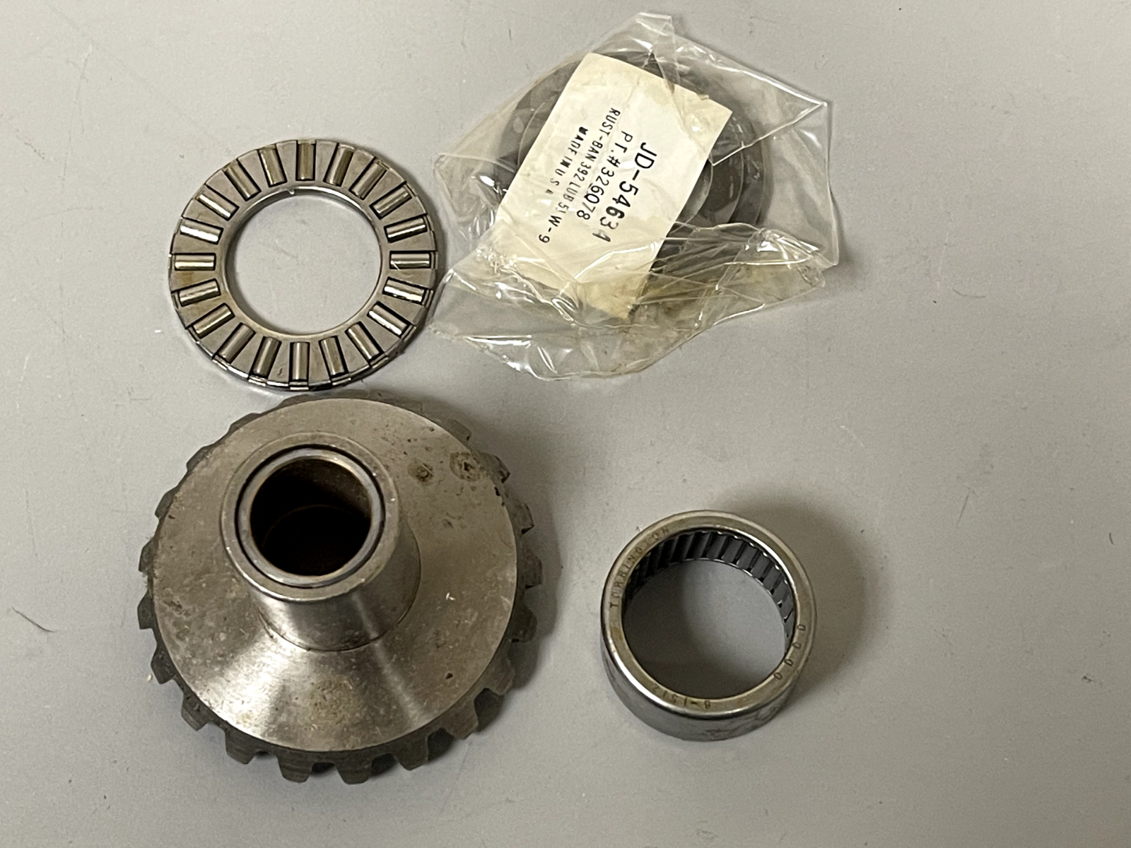 *NEW OEM* 0670 OMC Johnson Evinrude Gear & Bushing Kit 390970 0390970