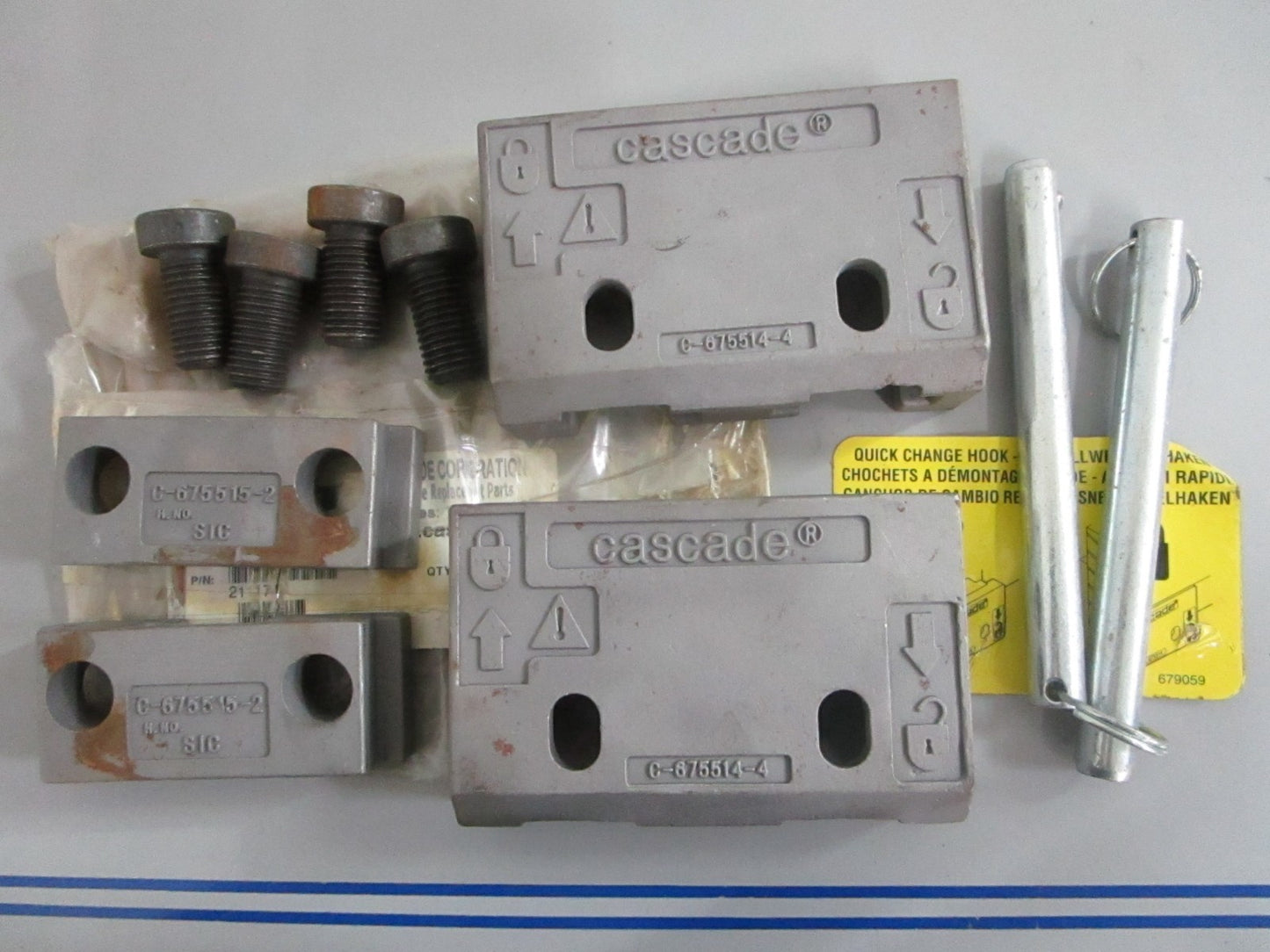 *NEW OEM* 0820 Cascade Mounting Kit 211174