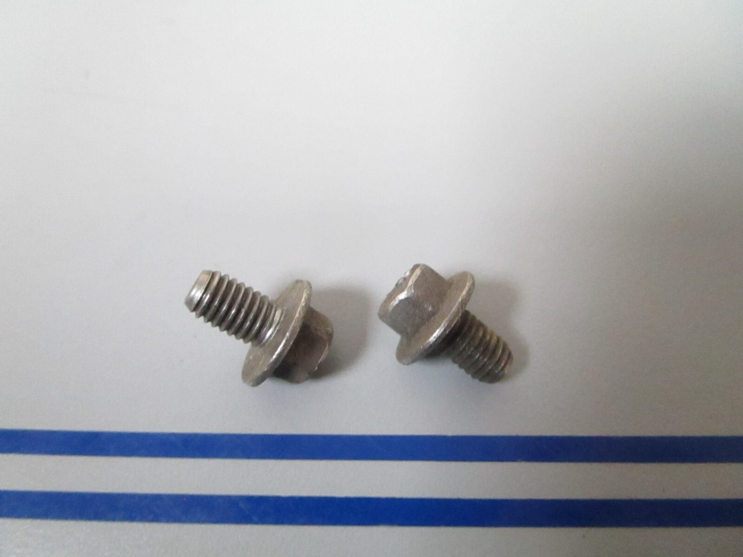 *NEW OEM* (LOT OF 2) 0810 Mercury Quicksilver Screw 82130010