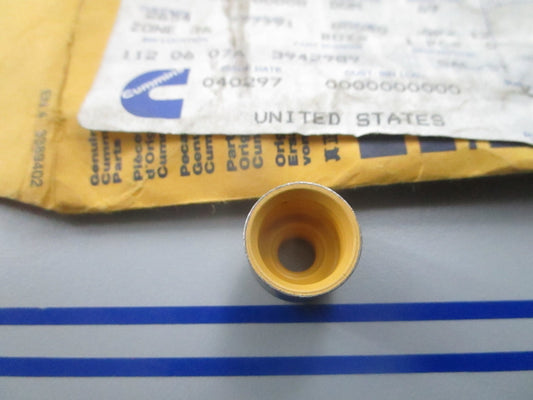 *NEW OEM* 0810 Cummins Valve Seal 3942989
