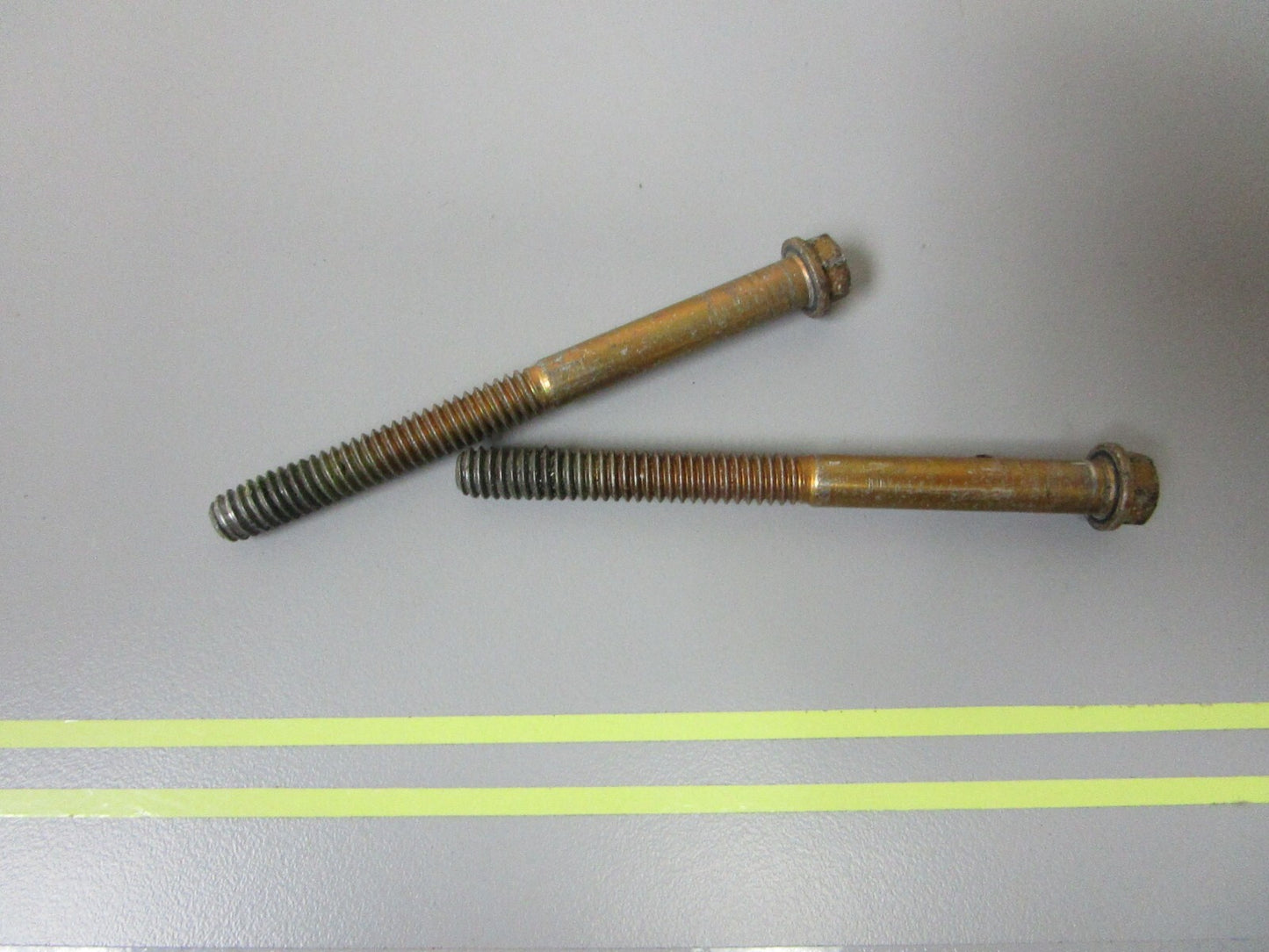 *NEW OEM* (LOT OF 2) 0810 OMC Johnson Evinrude Stator Mount Screw 325135 0325135