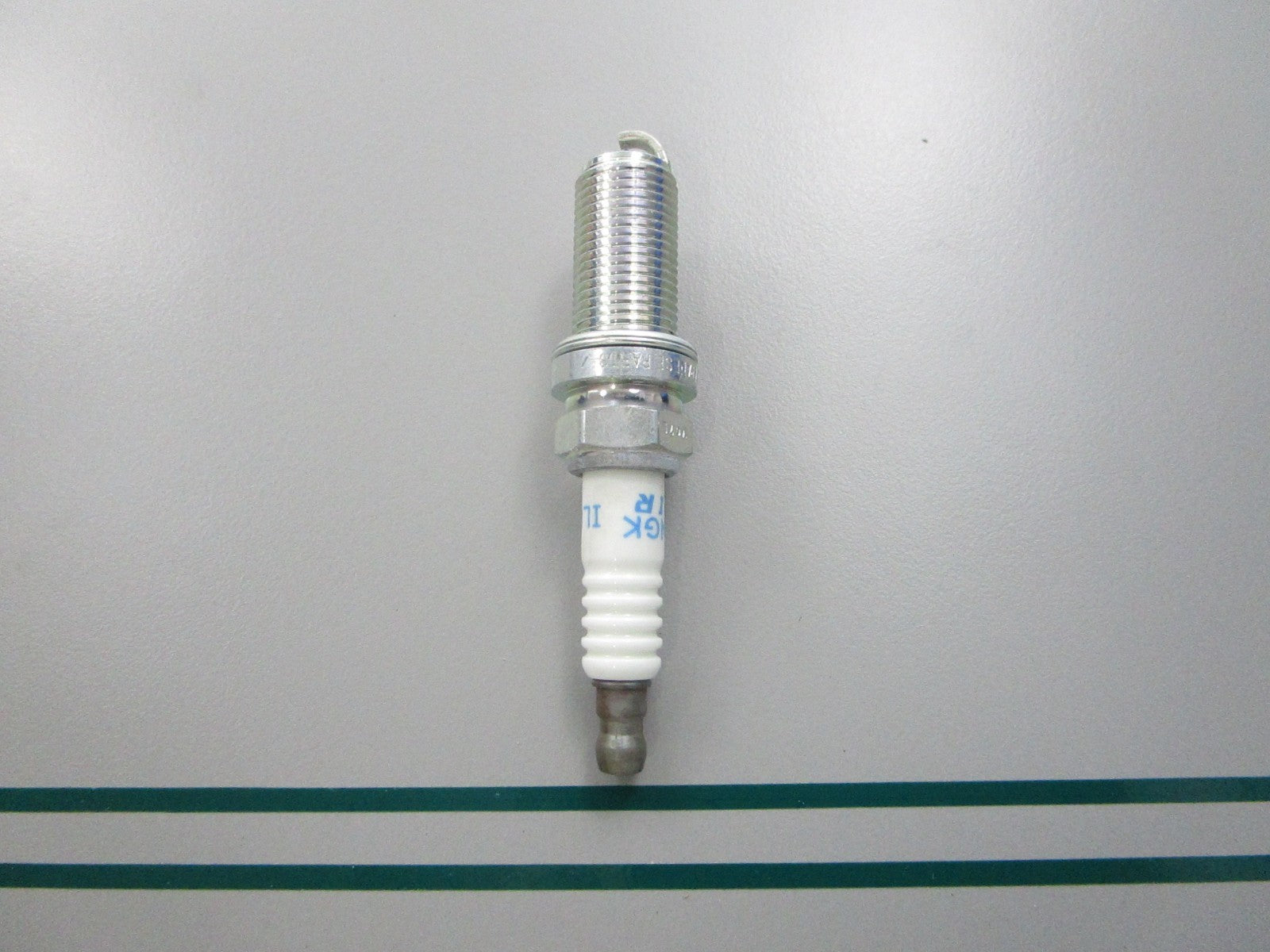 NEW ILFR6G-E NGK Spark Plug 0810