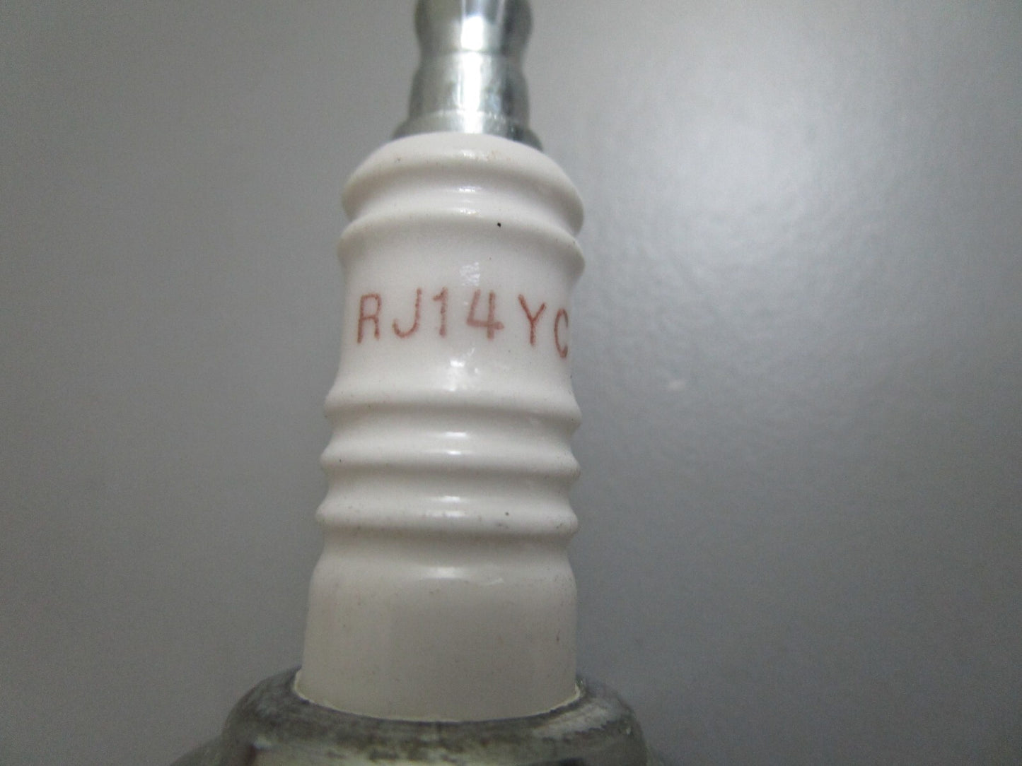 *NEW*  0810 Champion Spark Plug RJ14VC