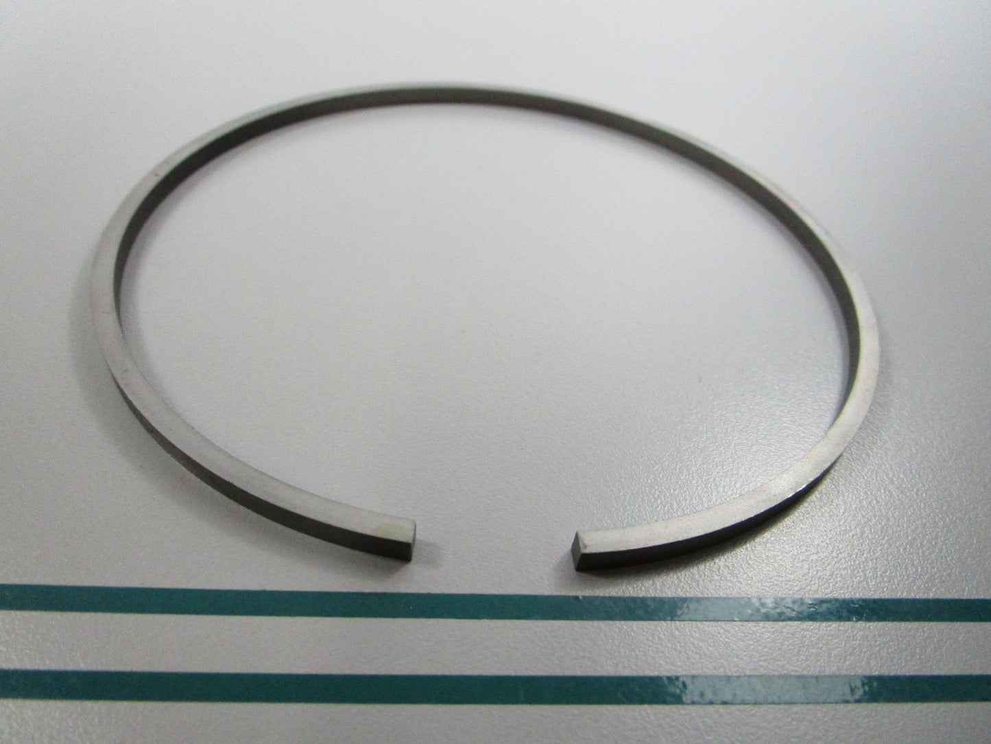 NEW OEM 326749 0326749 OMC Johnson Evinrude Ring 0810
