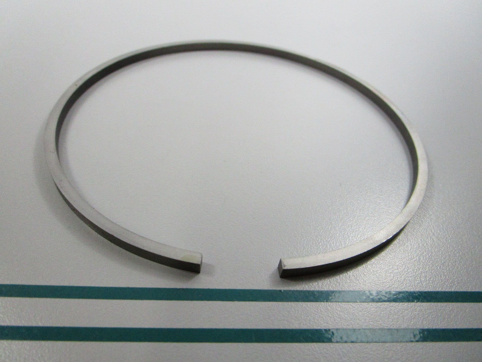 NEW OEM 326749 0326749 OMC Johnson Evinrude Ring 0810