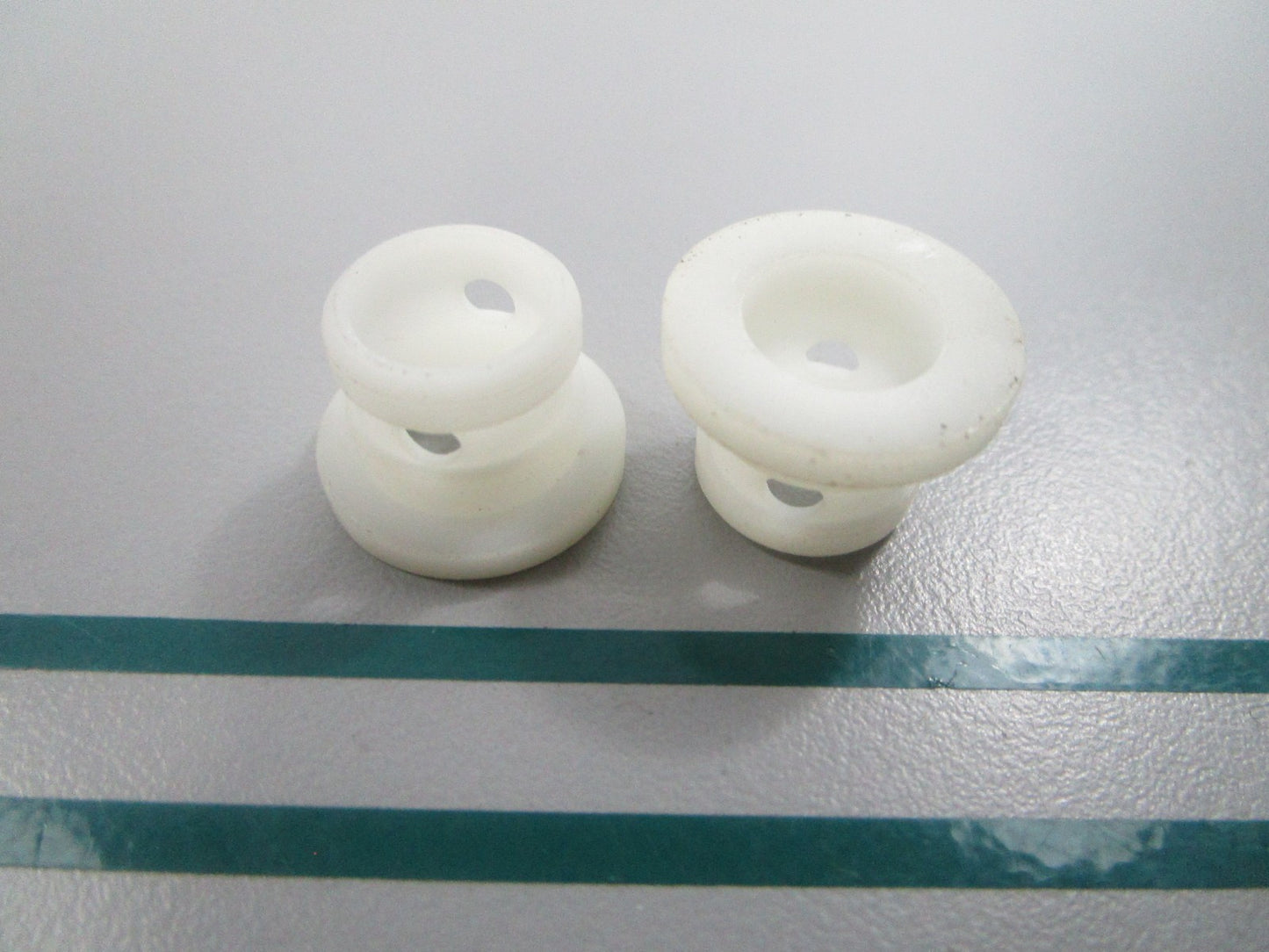 NEW OEM (LOT OF 2) 325074 0325074 OMC Johnson Evinrude Bushing 0810
