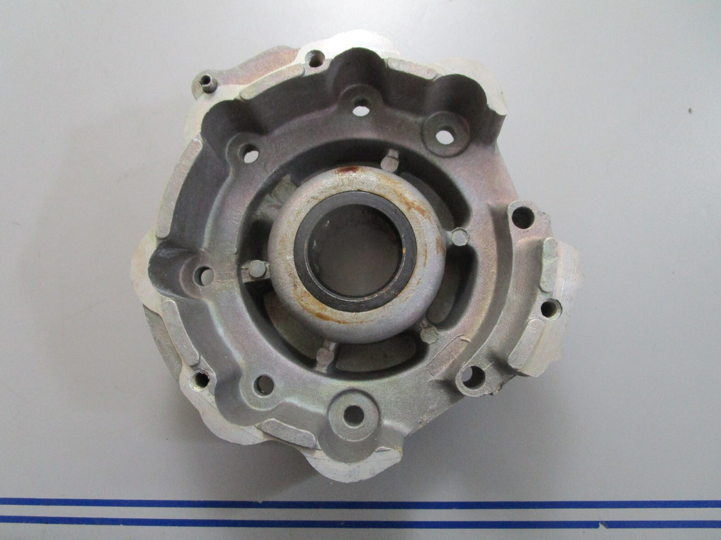 *NEW OEM* 0820 OMC Johnson Evinrude Bearing Housing 379477 379477