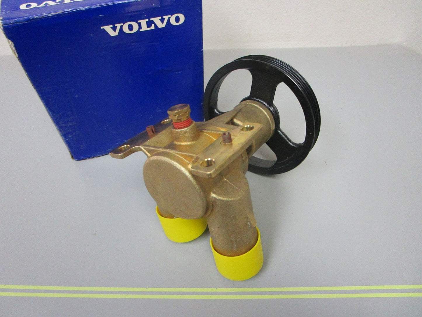 *NEW OEM* 0720 Volvo Raw Sea Water Pump 21379102