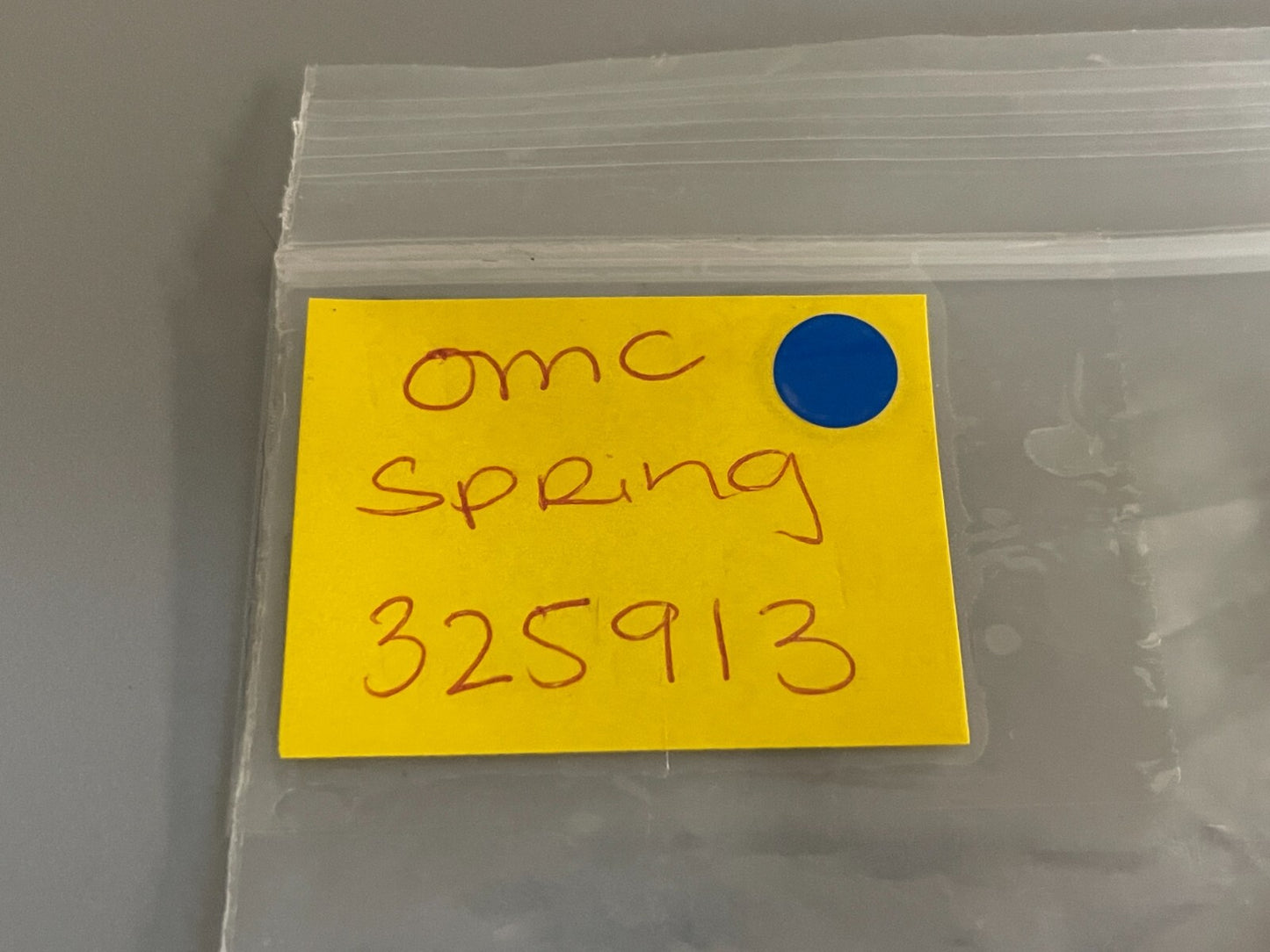 *NEW OEM* 0810 OMC Johnson Evinrude Spring 325913 0325913