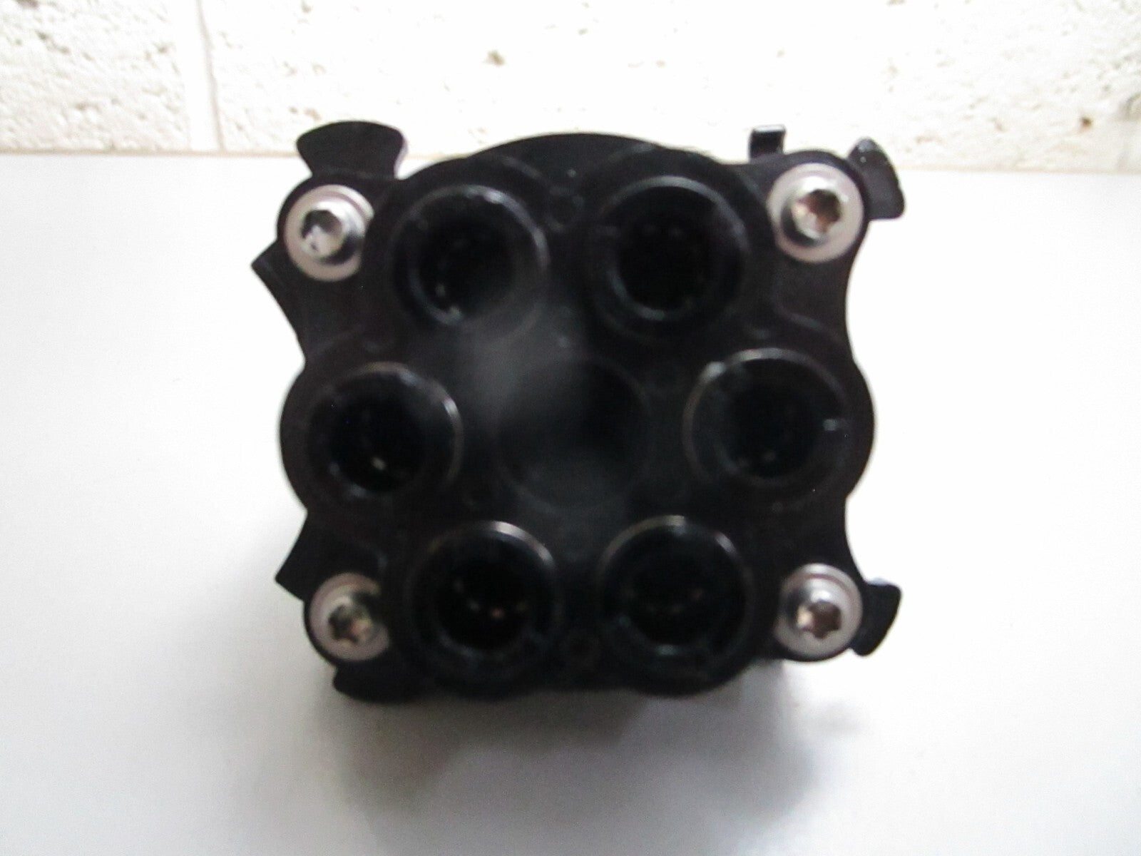 *NEW OEM* 0820 OMC Johnson Evinrude Oil Manifold Ay 5007639