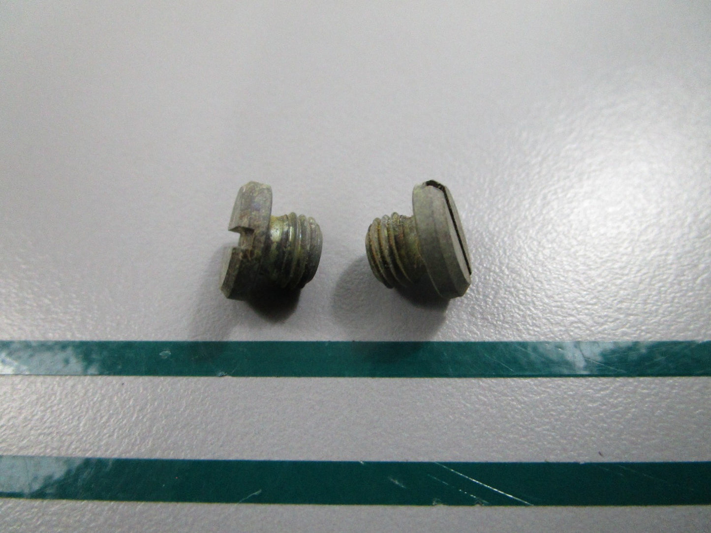NEW OEM (LOT OF 2) 317501 0317501 OMC Johnson Evinrude Screw Plug *Rusty* 0810