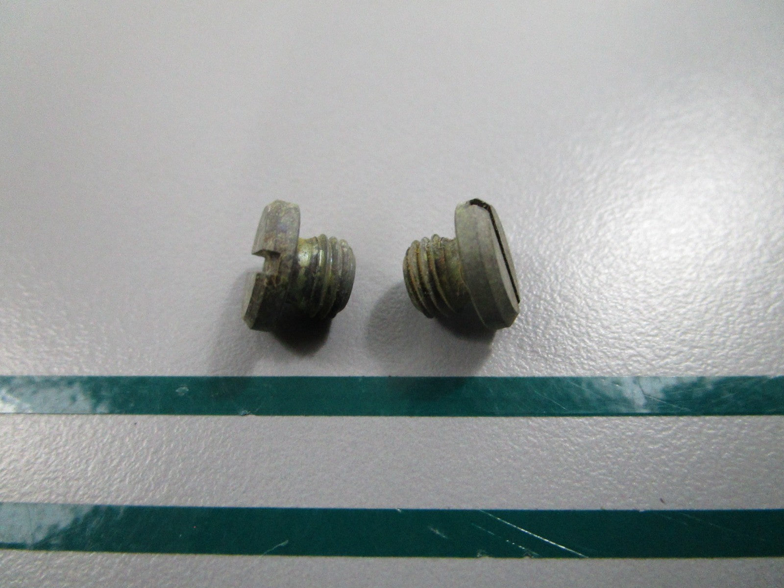 NEW OEM (LOT OF 2) 317501 0317501 OMC Johnson Evinrude Screw Plug *Rusty* 0810