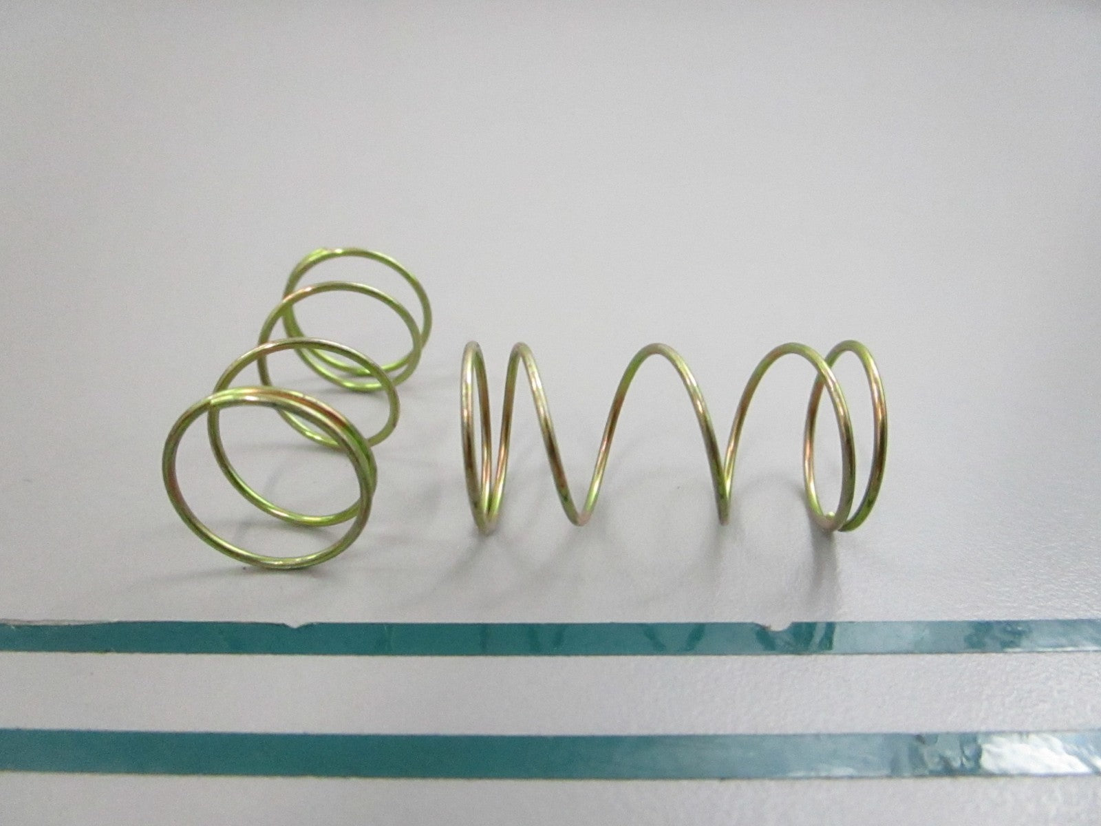 NEW OEM (LOT OF 2) 316742 0316742 OMC Johnson Evinrude Spring 0810