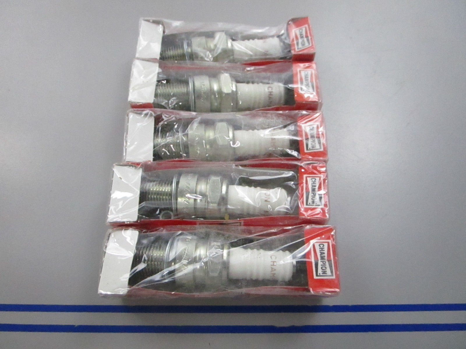 NEW (LOT OF 5) N4C Champion Spark Plug 0810