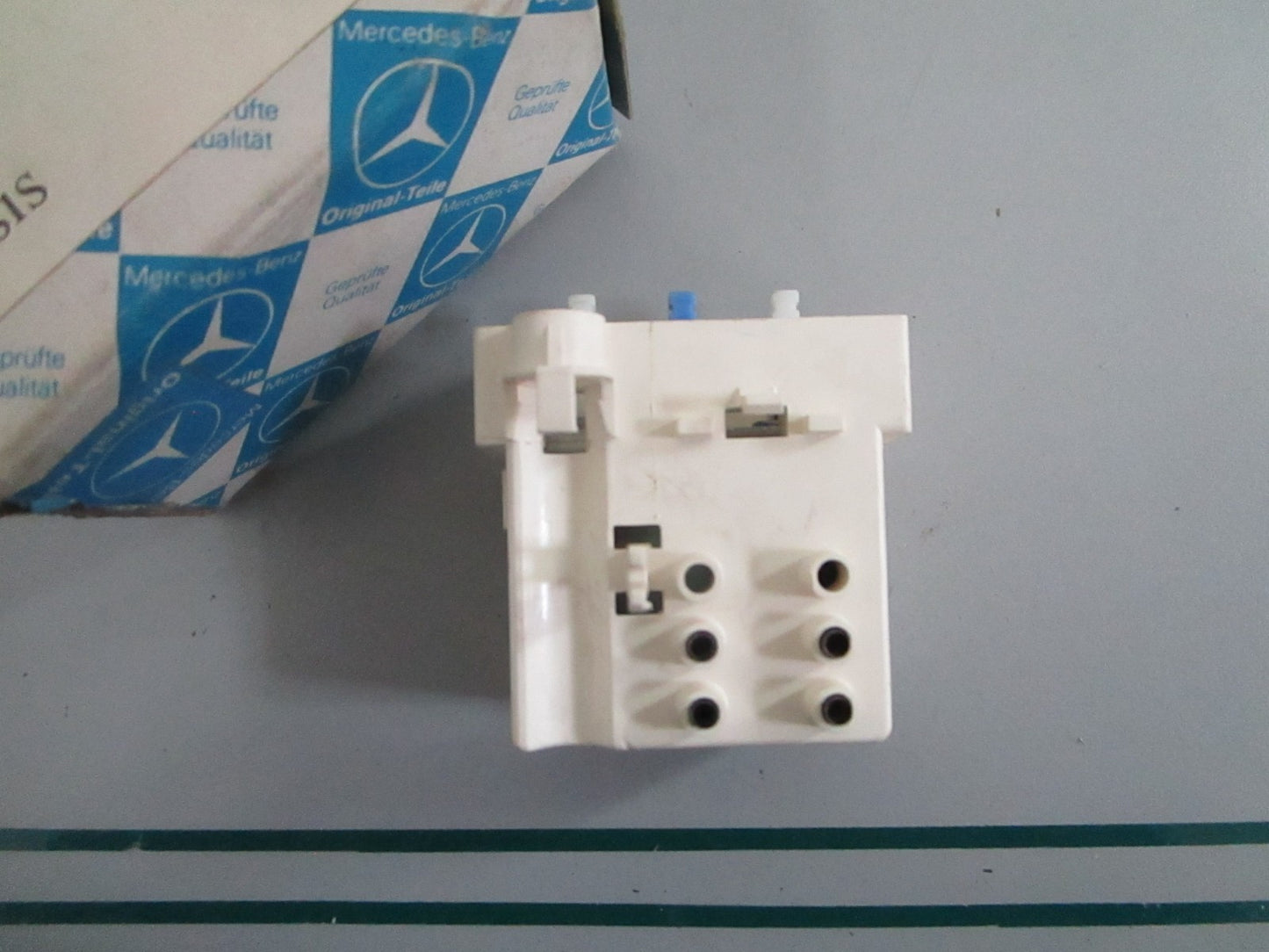 NEW OEM 1268202510 Mercedes-Benz Switch 0820