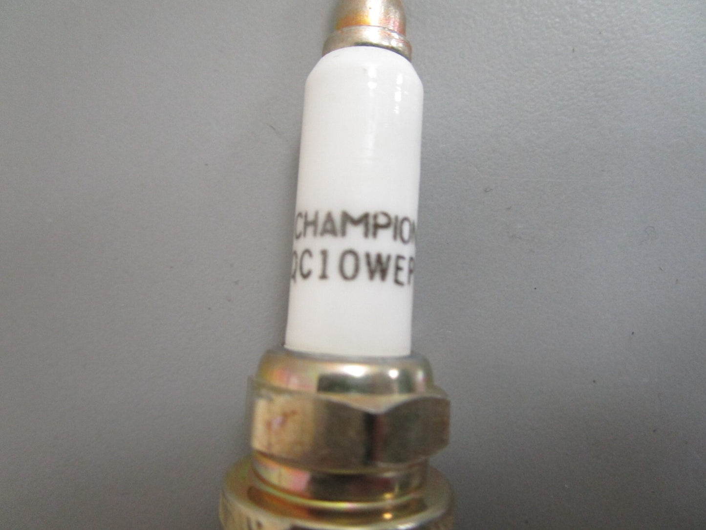 *NEW* 0810 Champion Spark Plug QC10WEPI 5010808