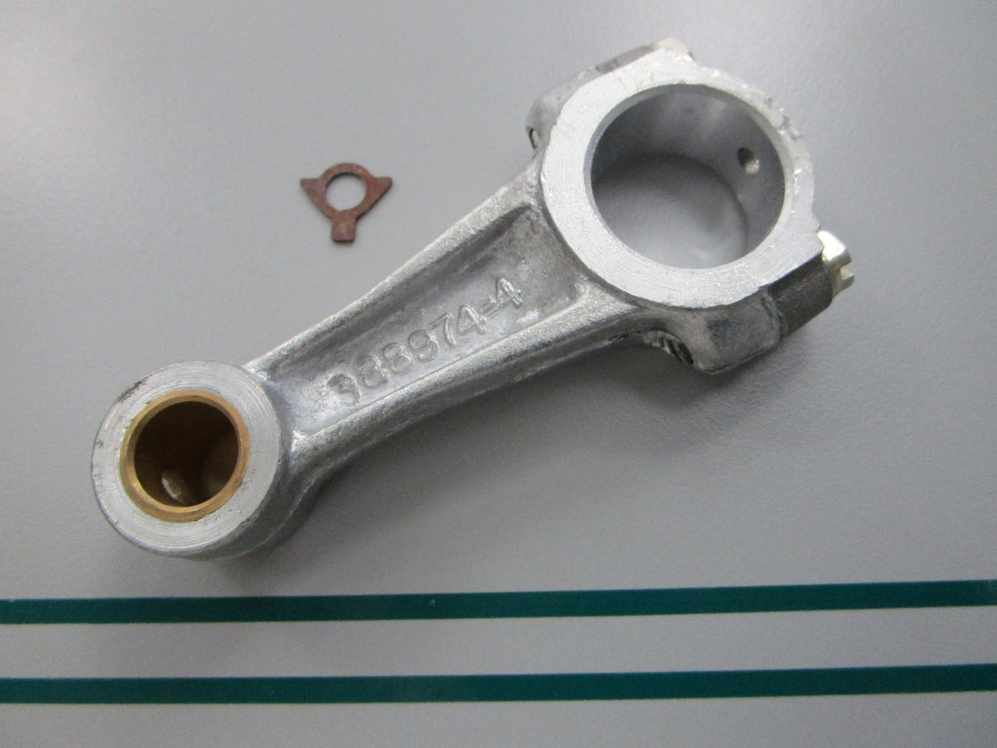 NEW OEM 388976 0388976 OMC Johnson Evinrude Connecting Rod 0810