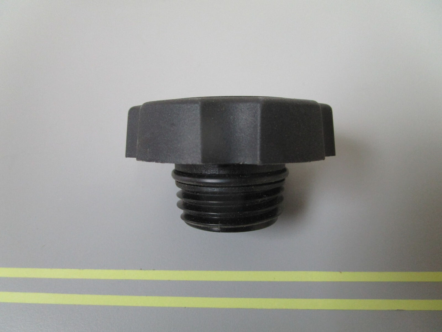 *NEW OEM* 0810 OMC Johnson Evinrude Oil Filler Cap 3854008