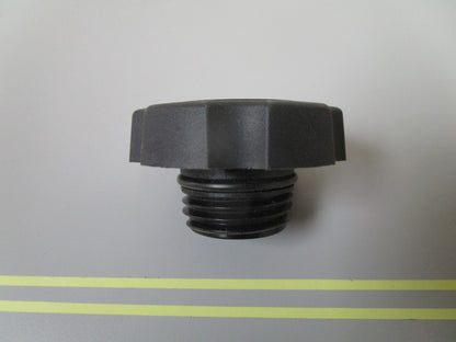 *NEW OEM* 0810 OMC Johnson Evinrude Oil Filler Cap 3854008
