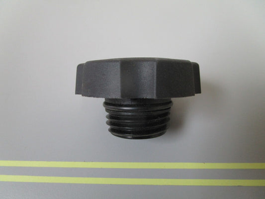 *NEW OEM* 0810 OMC Johnson Evinrude Oil Filler Cap 3854008
