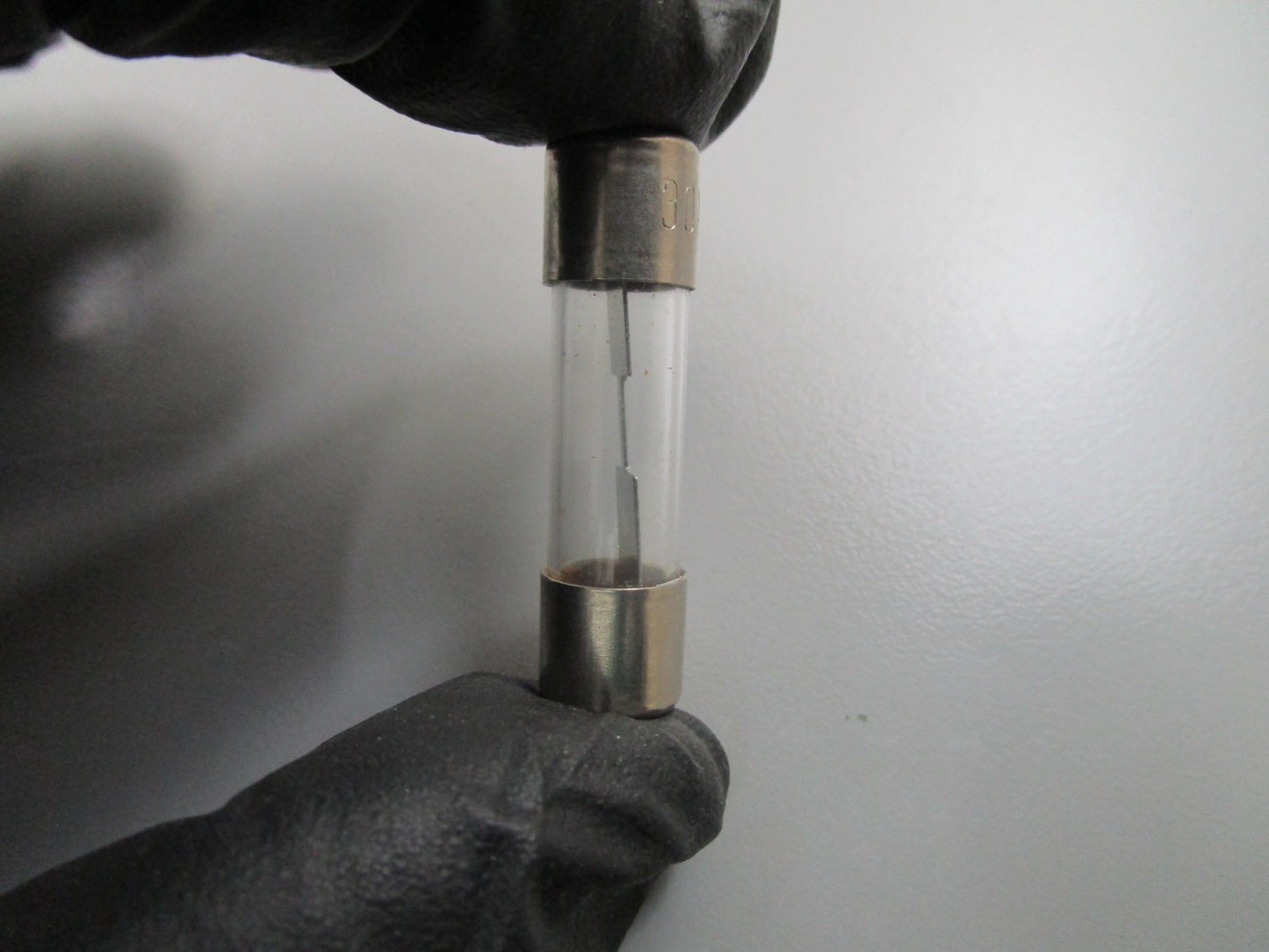 *NEW OEM* 0810 Volvo Penta Fuse 850905