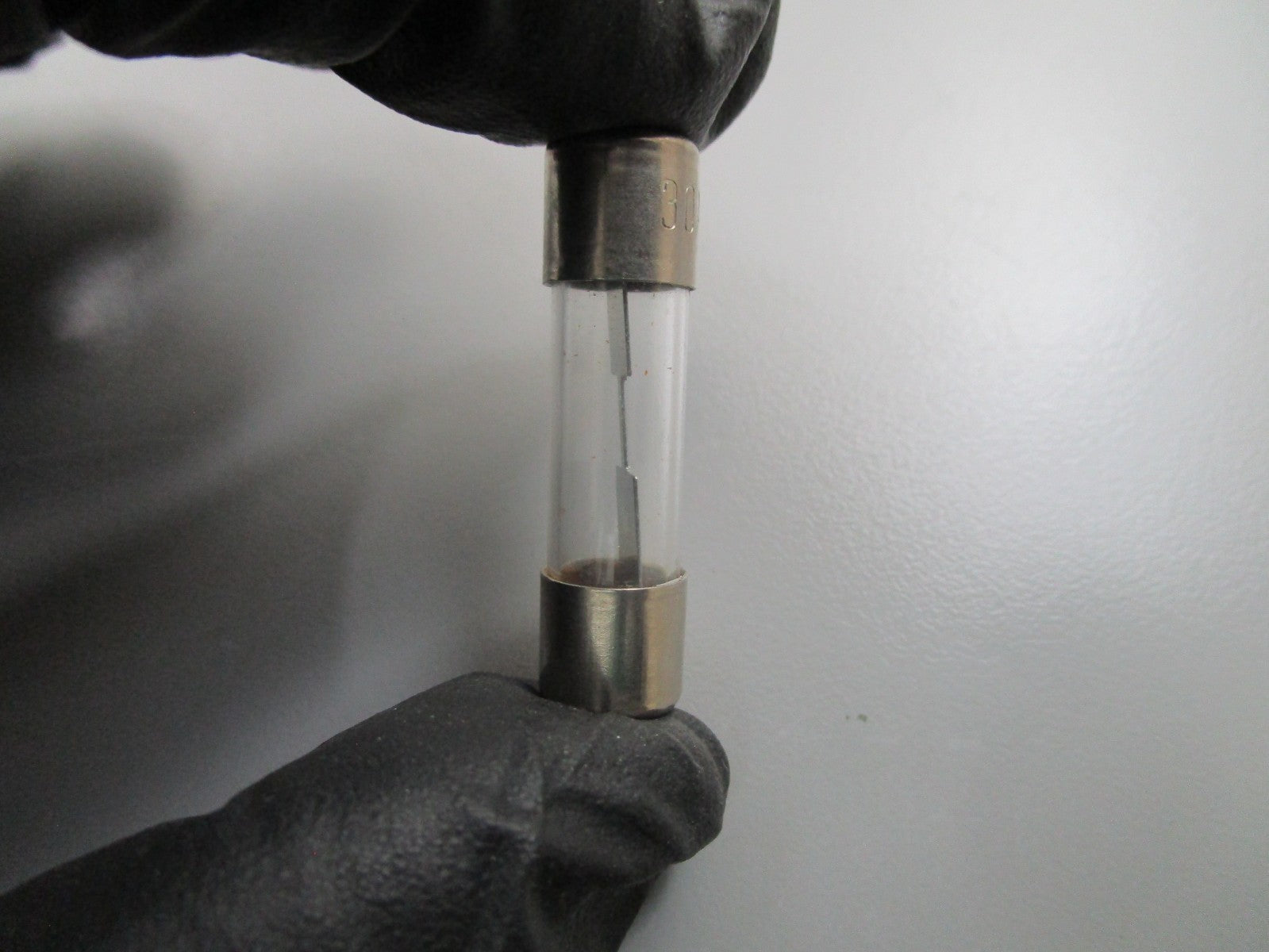 *NEW OEM* 0810 Volvo Penta Fuse 850905