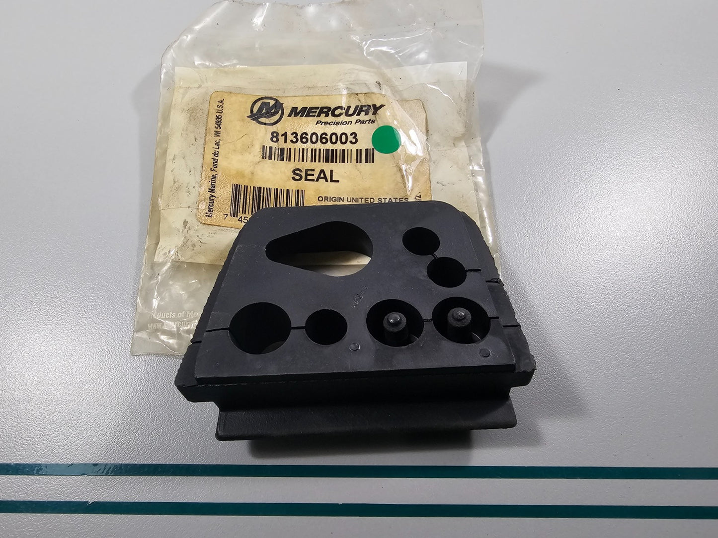 NEW OEM 813606003 Mercury Quicksilver Seal 0810