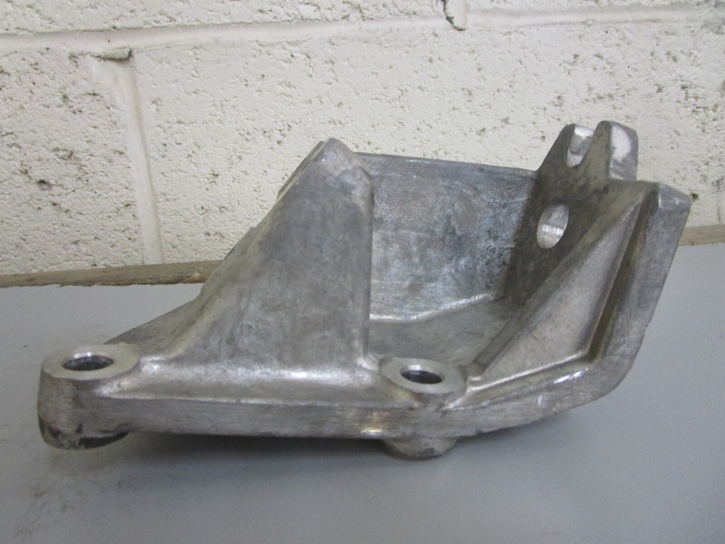 *NEW OEM* 0820 Volvo Penta Engine Bracket 831973