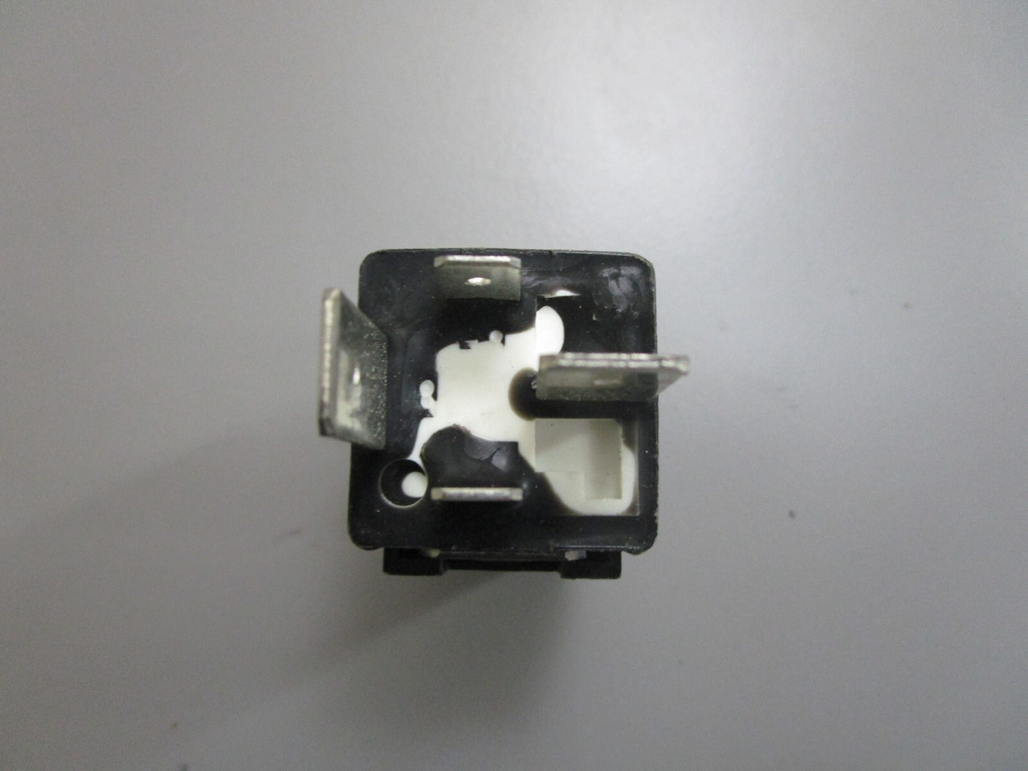 *NEW OEM* 0810 OMC Johnson Evinrude Relay 586233 0586233