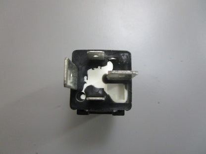 *NEW OEM* 0810 OMC Johnson Evinrude Relay 586233 0586233