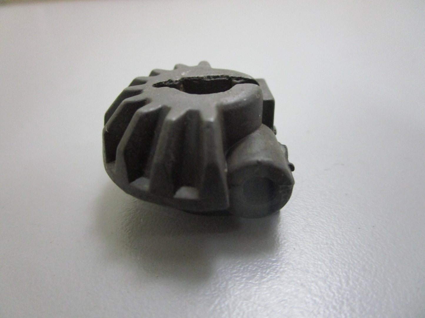 *NEW OEM* 0820 OMC Johnson Evinrude Throttle Control Pinion Gear 303142 0303142