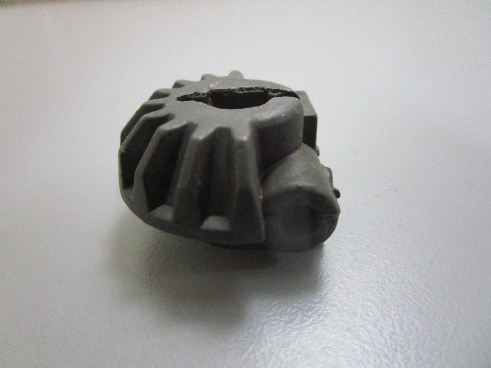 *NEW OEM* 0820 OMC Johnson Evinrude Throttle Control Pinion Gear 303142 0303142