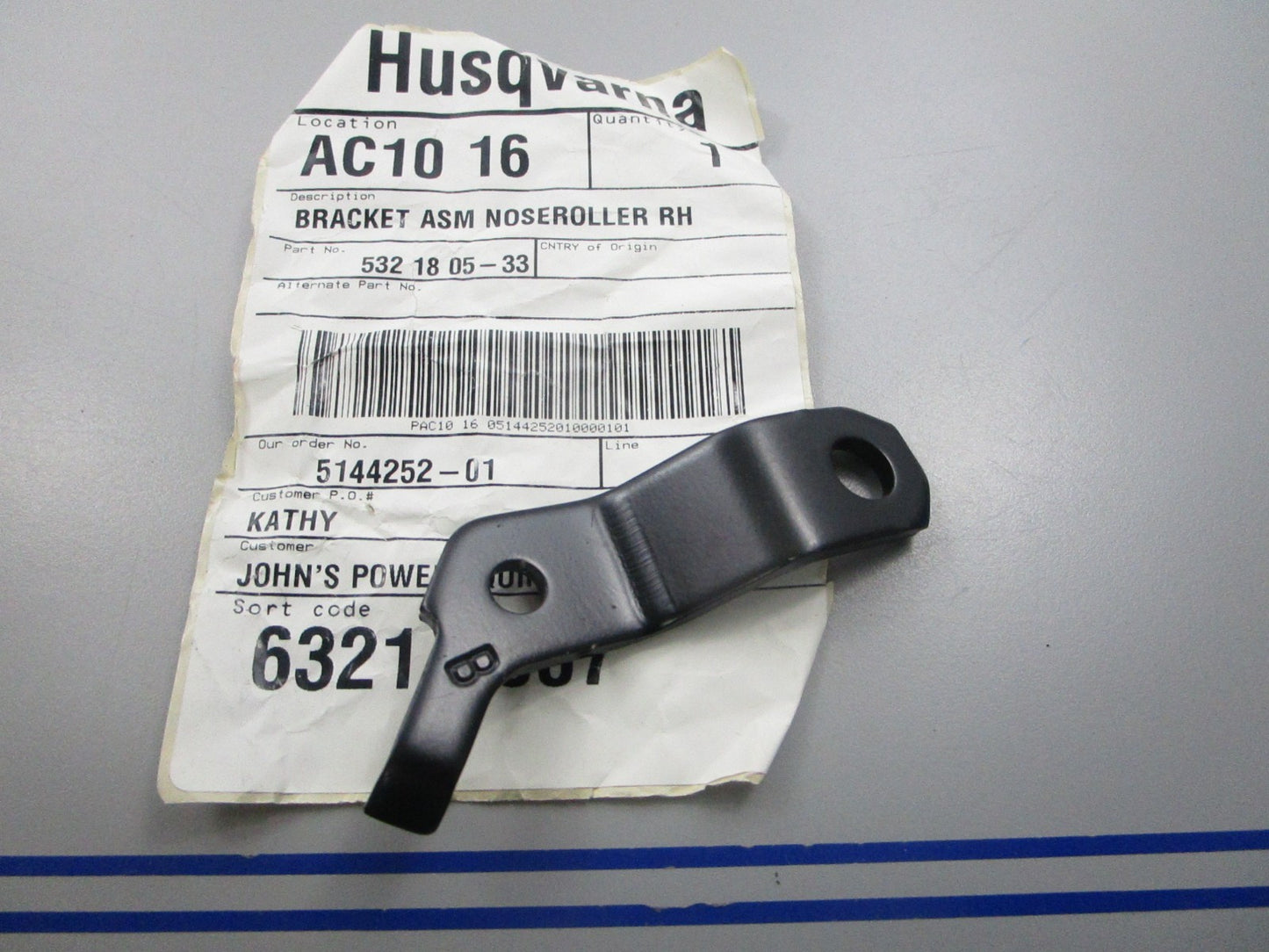NEW OEM 532180533 Husqvarna Noseroller RH Bracket Assembly 0810