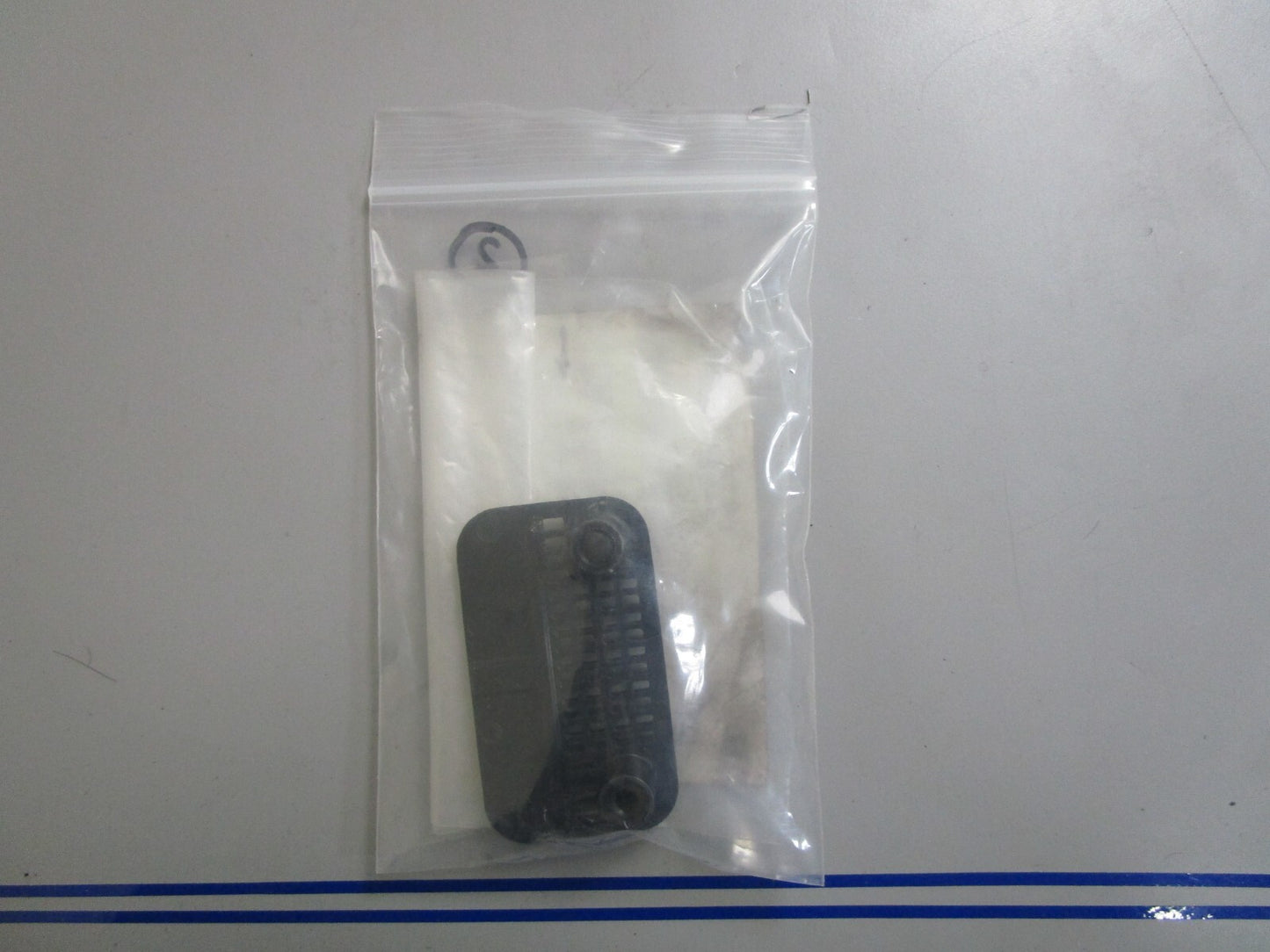 *NEW OEM* 0810 OMC Johnson Evinrude Inlet Screen 353692 0353692