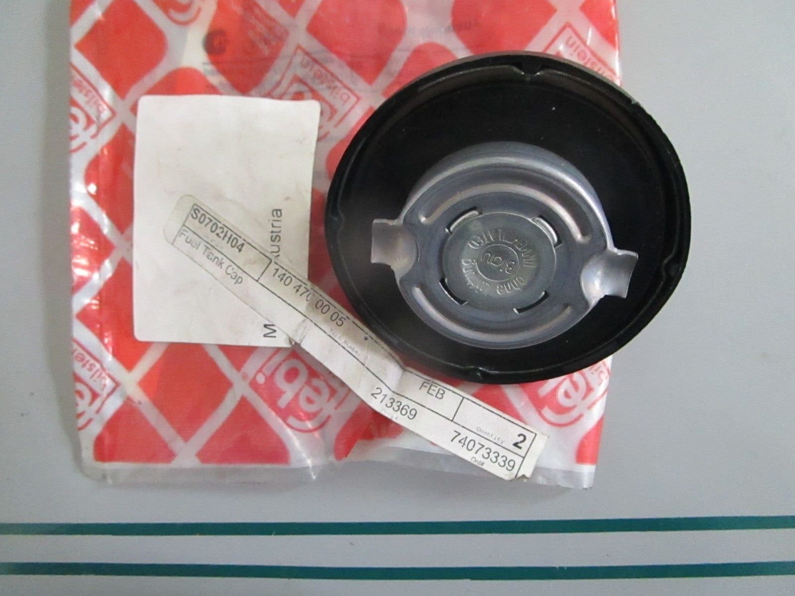 NEW OEM 1404700005 Mercedes-Benz Fuel Tank Cap 0820