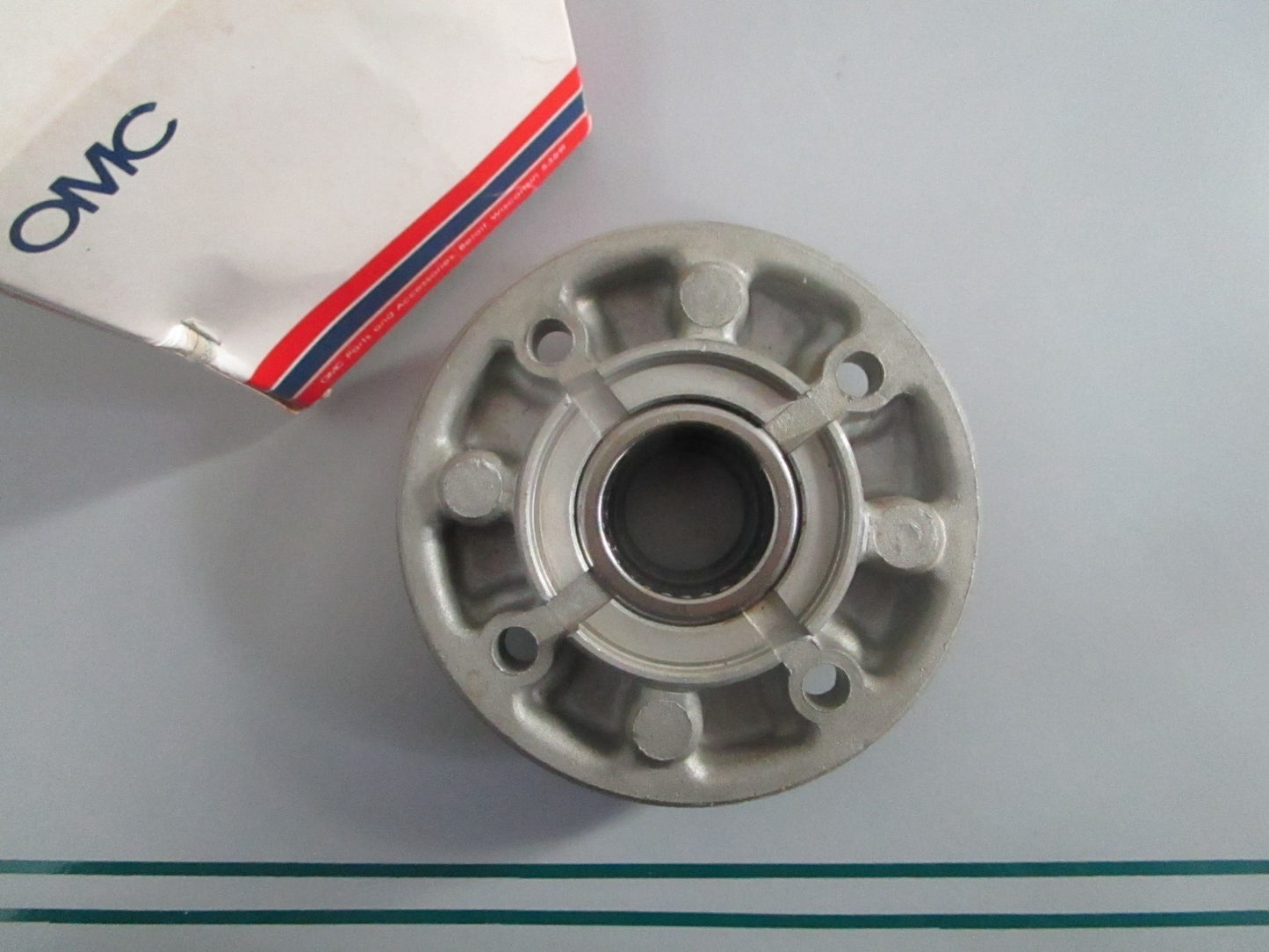 NEW OEM 381849 0381849 OMC Johnson Evinrude Shaft Drive Hub 0820