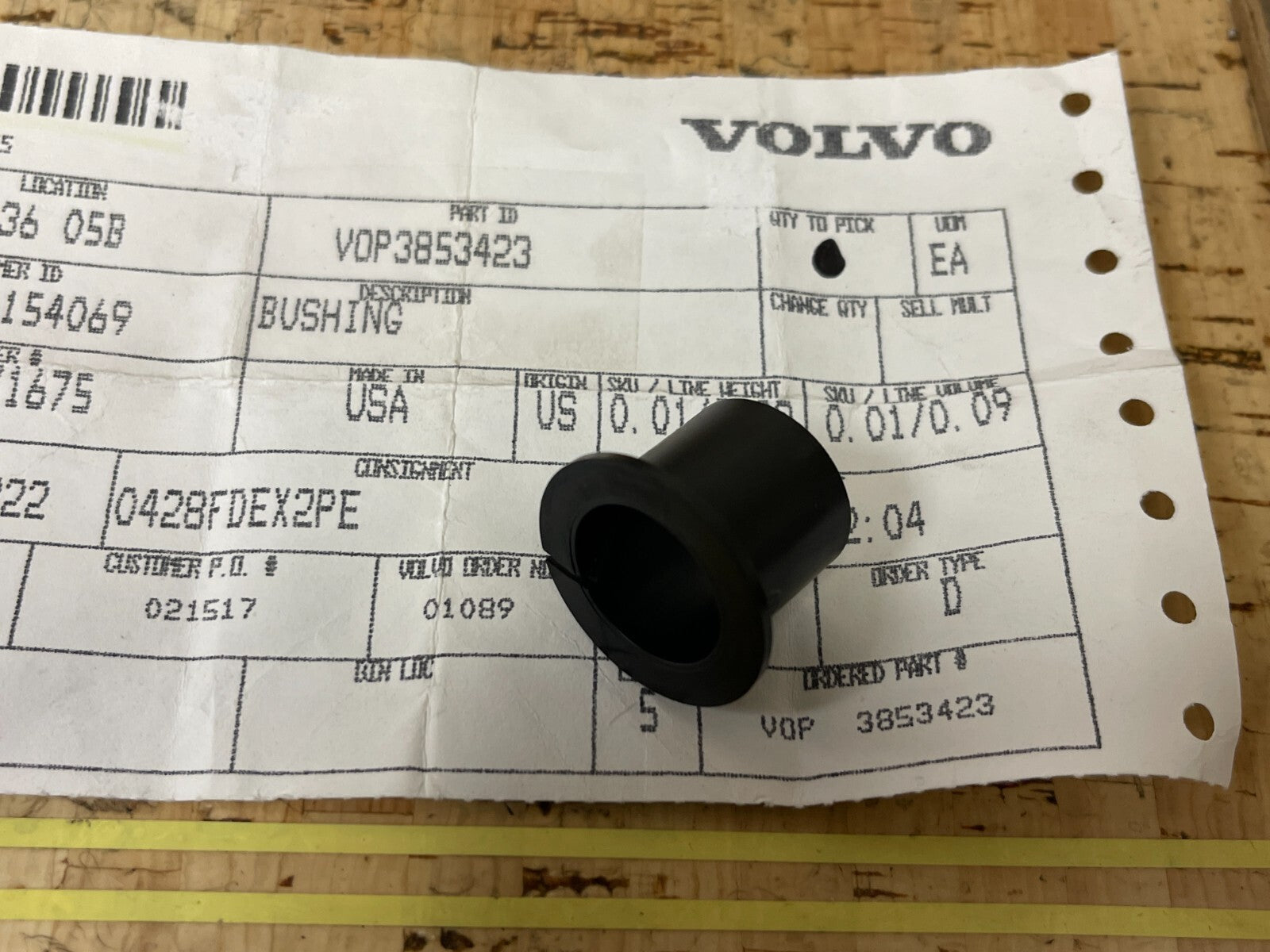 *NEW OEM* 0810 Volvo Penta Bushing 3853423