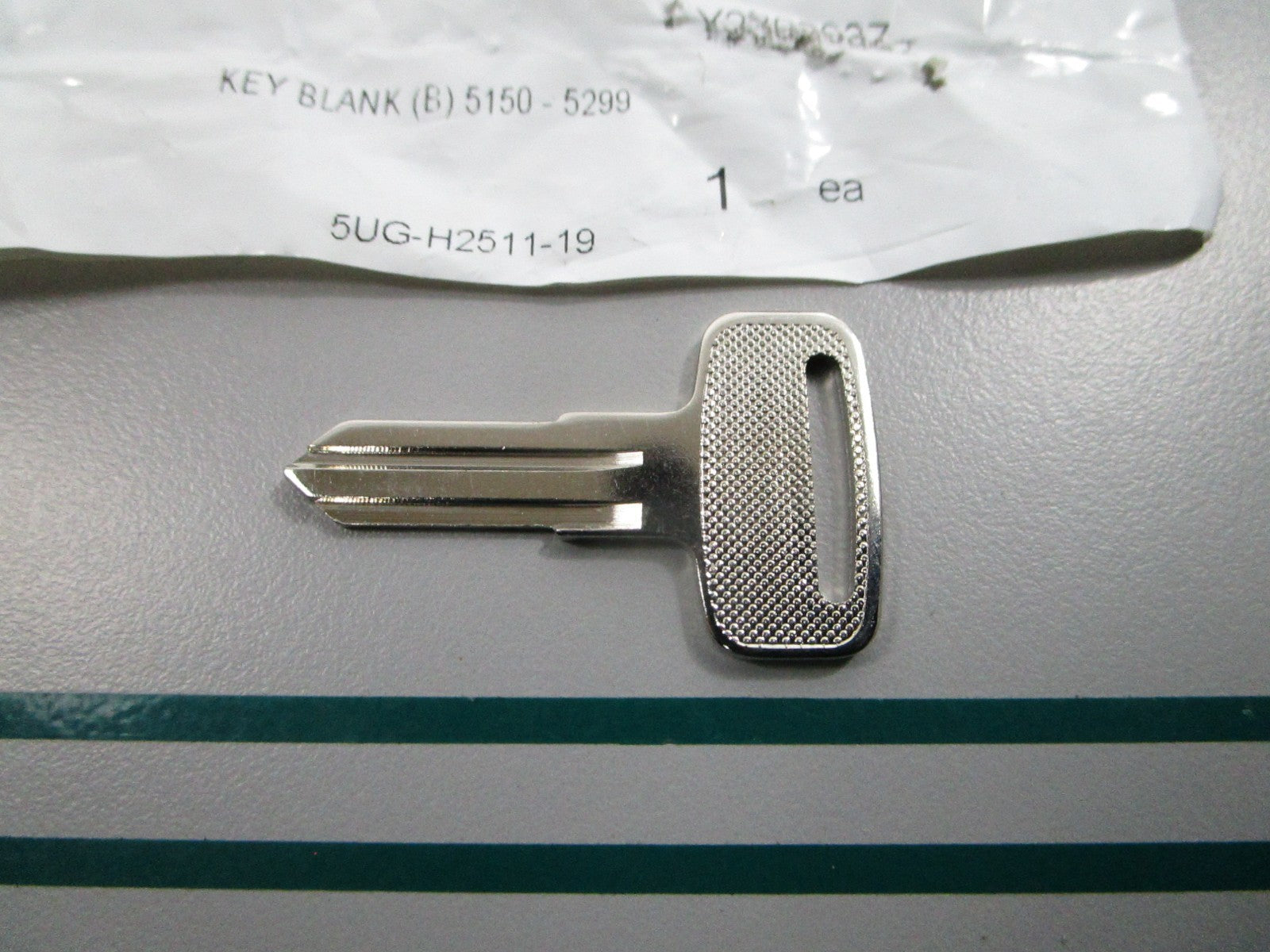 NEW OEM 5UG-H2511-19-00 Yamaha Blank Key 0810