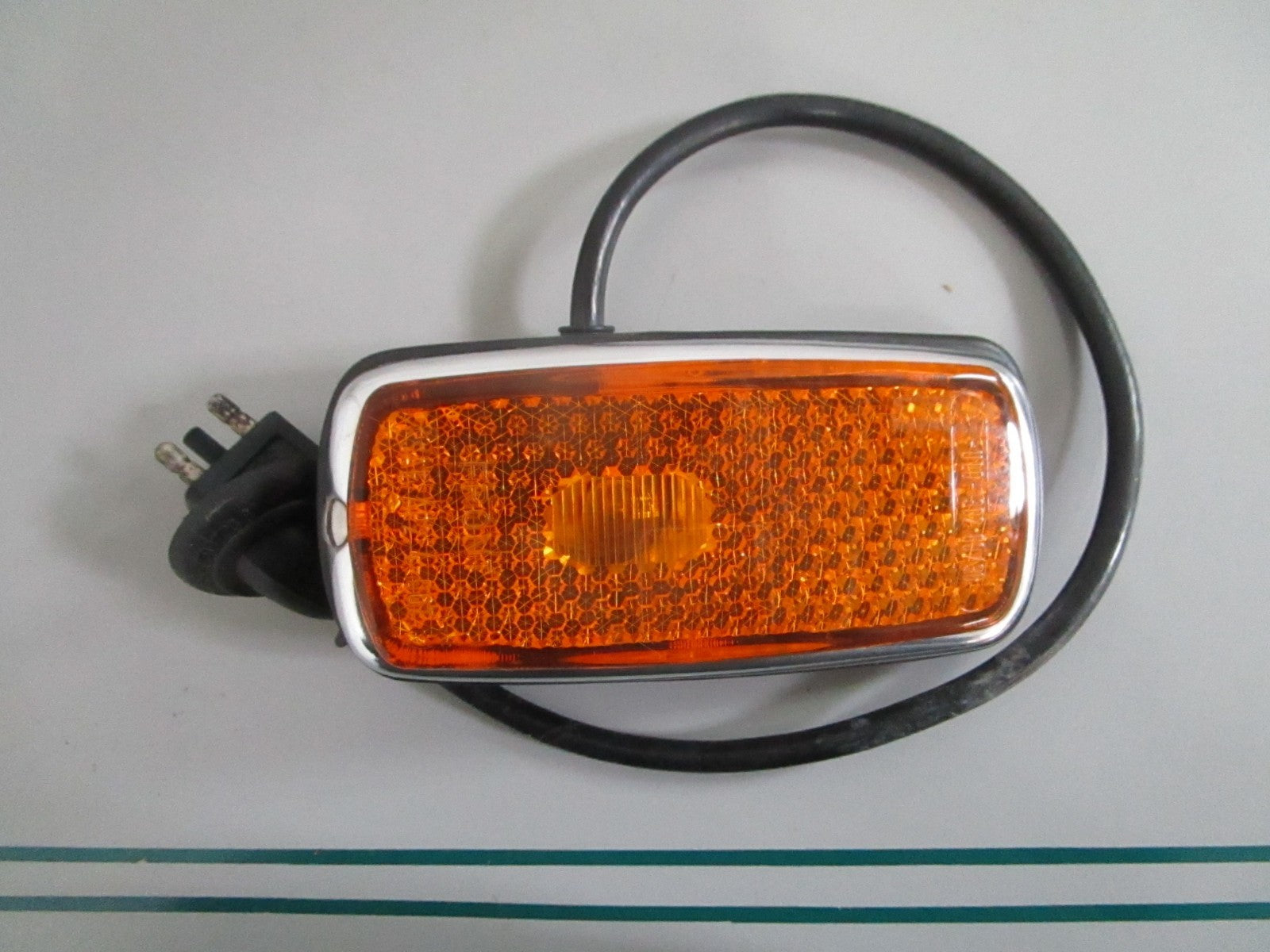 NEW OEM 0008260441 Mercedes-Benz RH Front Side Marker Light 0820