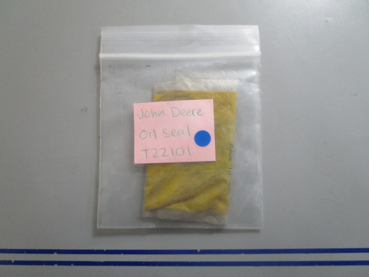 *NEW OEM* 0810 John Deere Oil Seal T22101